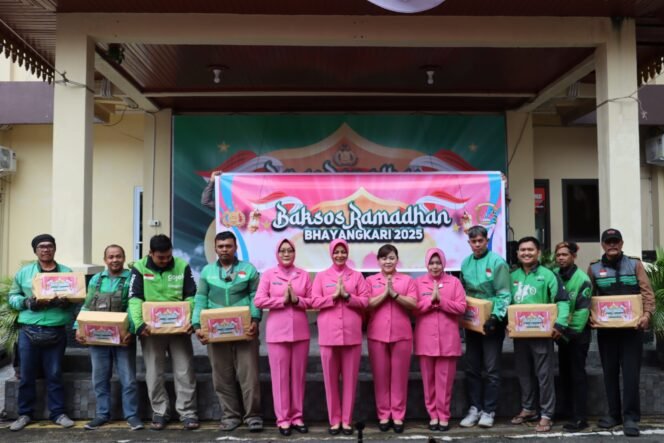 
					Bazar Ramadhan Polresta Pekanbaru: Berkah yang Dibagi, Kepedulian yang Mengalir.
