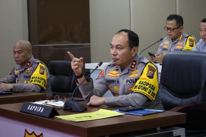 
					Kapolda Riau Tegas: Bersihkan Kota dari Reklame Liar, Dukung Gerakan Indonesia Bersih.