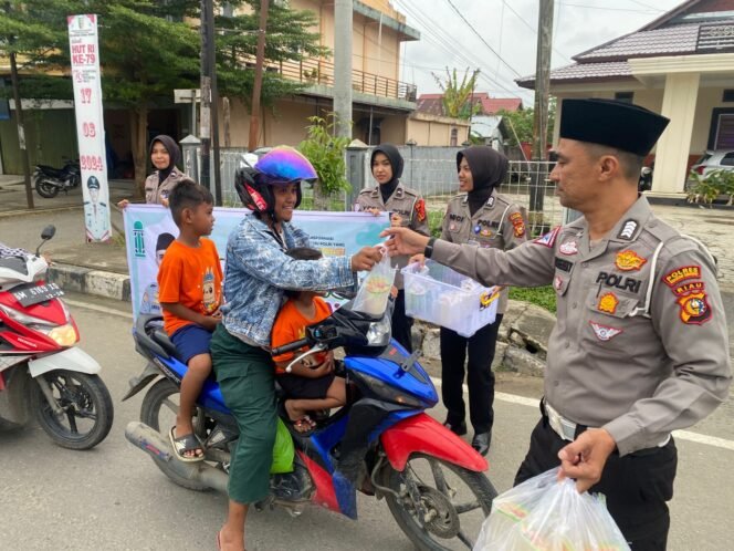
					Sat Lantas Polres Kuansing Gelar Ramadhan Berkah Berbagi Takjil Untuk Masyarakat