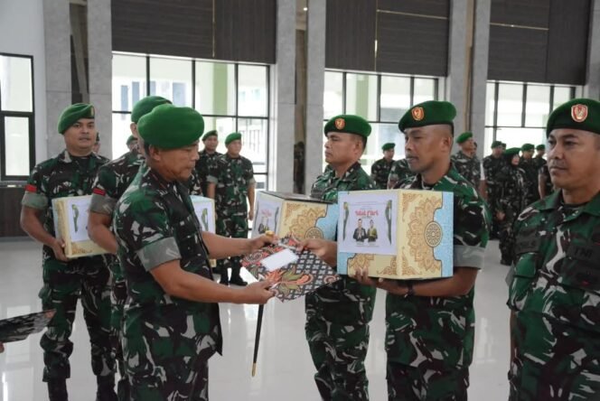 
					Danrem 031/Wira Bima Berbagi Bingkisan Idul Fitri, Perkuat Kebersamaan Prajurit dan PNS.
