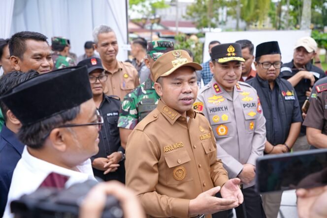 
					Gubernur Riau Abdul Wahid Tinjau PSU di RSUD Siak, Pastikan Demokrasi Tanpa Hambatan.
