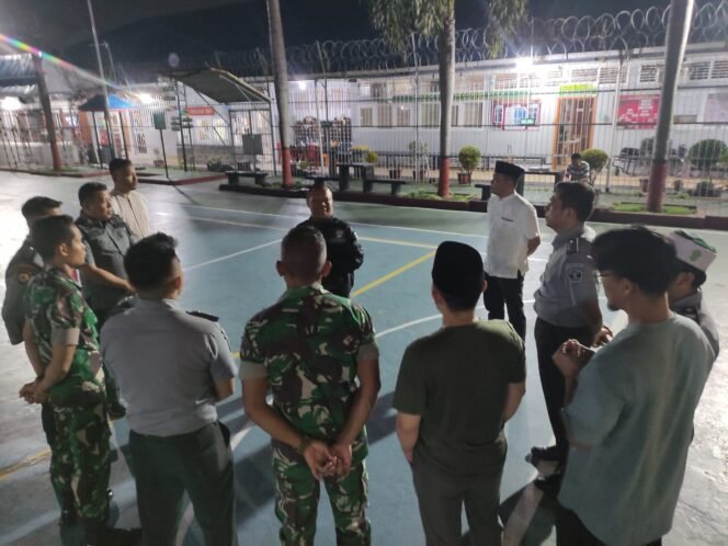 
					Jelang Idul Fitri, Lapas Pekanbaru Gandeng APH Gelar Razia Kamar Hunian Warga Binaan.