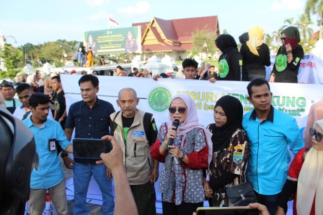 
					Aksi Damai Ormas Misuri Paguyuban Sunda Riau Mendukung terhadap TNI sekaligus pembagian Takjil kepada Masyarakat kota Pekanbaru.