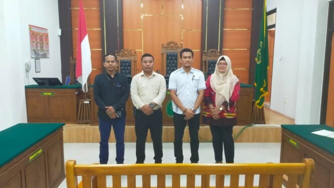 
					Tim Bidkum Polda Riau dan Sikum Polres Kuansing Hadiri Sidang Gugatan Praperadilan Aldiko Putra 