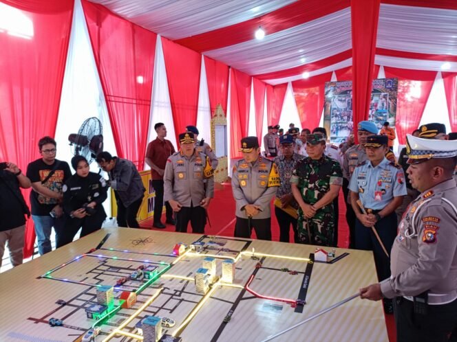 
					Kapolda Riau dan Kapolresta Pekanbaru Cek Pos Pam Purna MTQ, Pastikan Kesiapan Pengamanan Lebaran 2025.