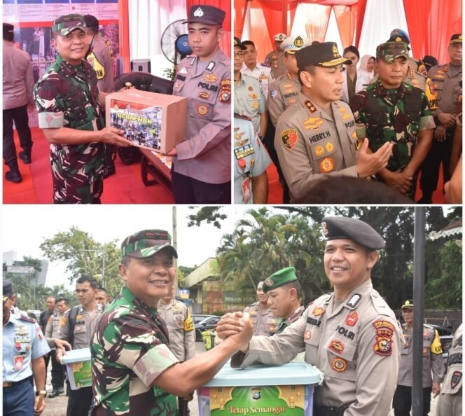 
					Sinergitas TNI/POLRI meninjau pos pengamanan Mudik lebaran 