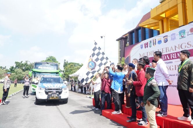 
					Polda Riau Lepas Rombongan Mudik Gratis 2025, Warga Antusias Pulang Kampung.