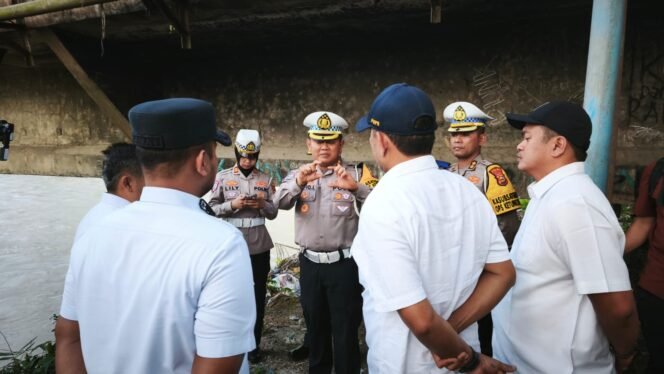 
					Menjaga Arus Rindu: Dirlantas Polda Riau Pastikan Jembatan Ujung Batu Aman untuk Pemudik