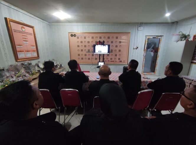 
					Lapas Pekanbaru Siap Berikan Layanan Optimal Kunjungan Idul Fitri 1446 H, Kalapas dan Jajaran Ikuti Arahan Dirpatnal.