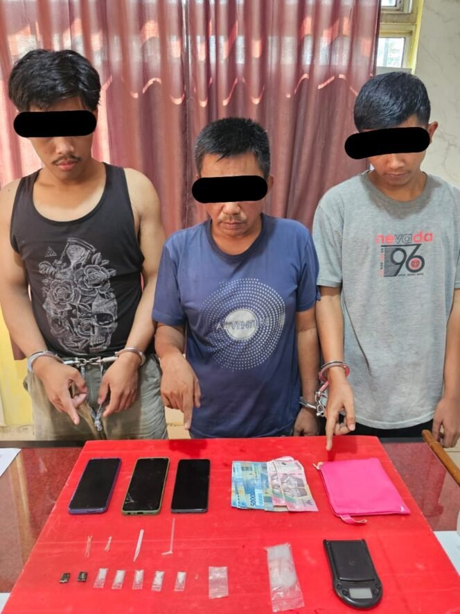 
					Tim Mata Elang Sat Res Narkoba Polres Kuansing Ungkap Kasus Narkotika, Lima Pelaku Diamankan.