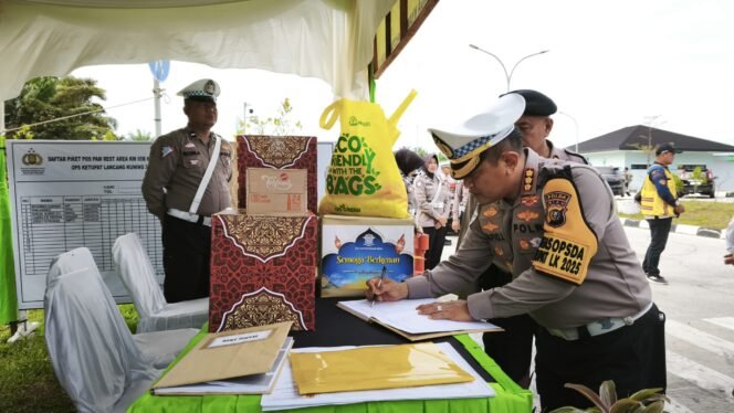 
					Dirlantas Polda Riau Dampingi Kapolda Riau Cek Pos Pengamanan dan Pelabuhan Dumai