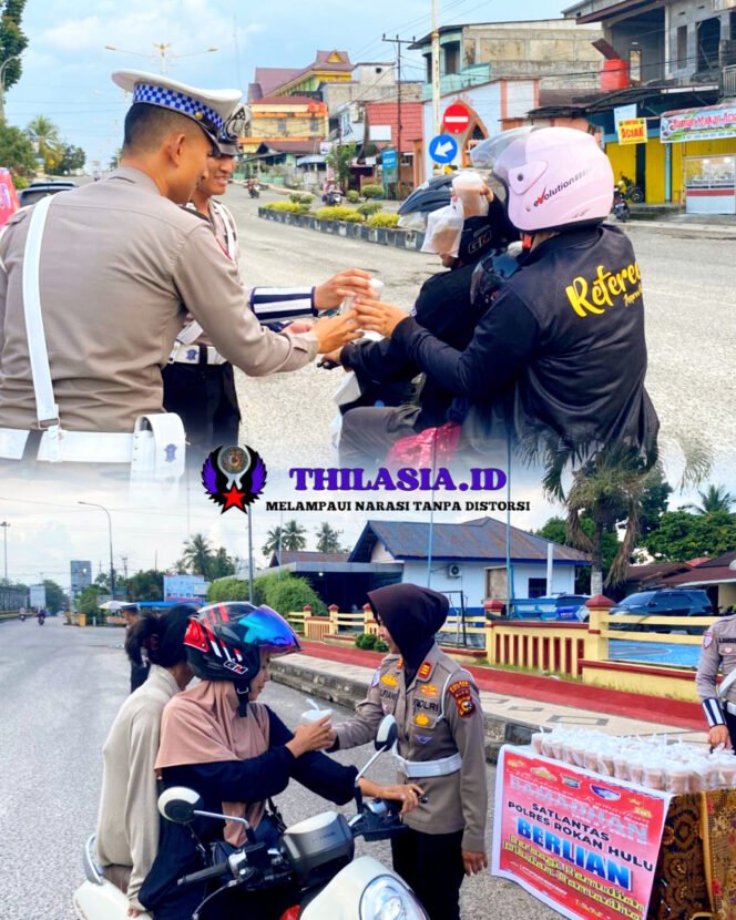 
					Pererat Silaturahmi, Sat Lantas Polres Rohul Bagikan Takjil dalam Program “BERLIAN” Ramadhan 2025.