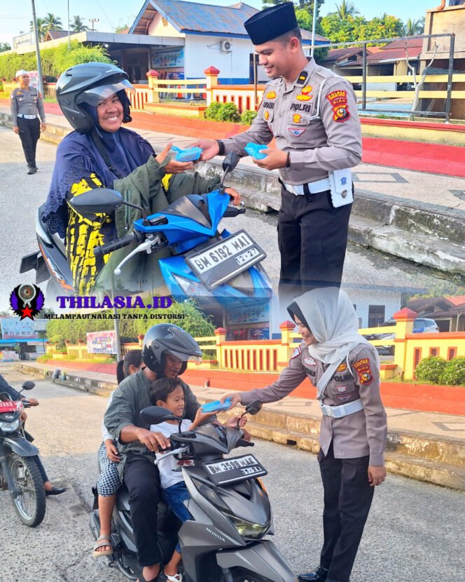 
					Satlantas Polres Rokan Hulu Tebar Berkah Ramadhan, Wujudkan Kepedulian Lewat Program “BERLIAN”