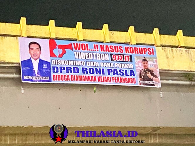 
					Spanduk Misterius Terbentang Lagi, Roni Pasla Masih Melenggang di Persimpangan Keadilan.