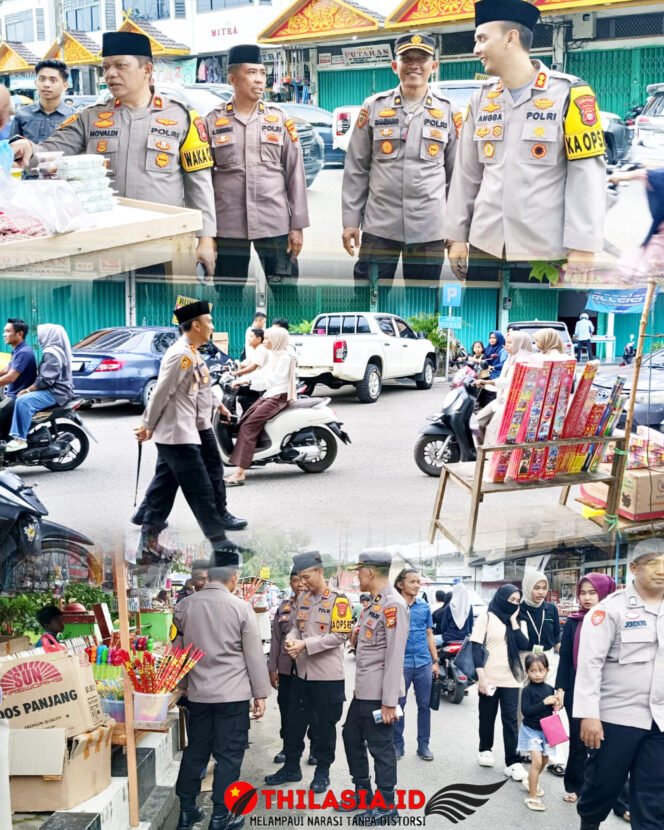 
					Kapolres Kuansing Pantau Pasar Ramadhan, Pastikan Keamanan dan Ketertiban Masyarakat.