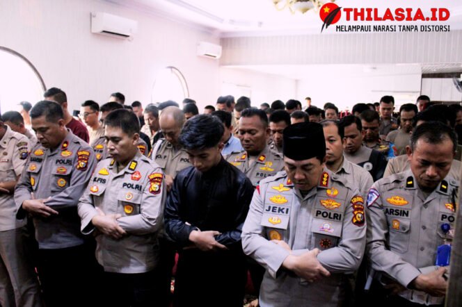 
					Kapolresta Pekanbaru Pimpin Sholat Jenazah Ghaib untuk Mendoakan Tiga Anggota Polri yang Gugur dalam Tugas