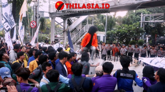 
					Reformasi di Persimpangan: Menolak Lupa, Menjaga Demokrasi dari Bayang-Bayang Orde Lama.