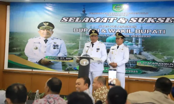 
					Bupati dan Wabup Rohul Dilantik Bersama Kepala Daerah se-Indonesia di Istana, Mengemban Amanah untuk Negeri.