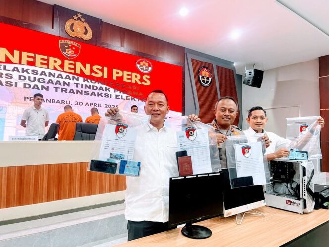 
					Sindikat Pemalsuan Dokumen Dibongkar Polda Riau: Oknum Honorer hingga Data Ganda Terungkap