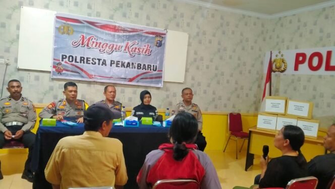 
					Polsek Binawidya Bangun Kedekatan dengan Warga Lewat Program “Minggu Kasih”