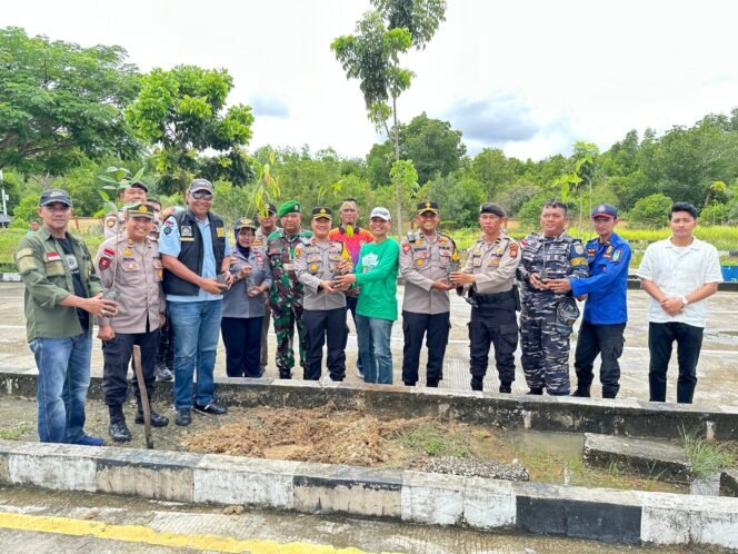 
					Polres Bengkalis Hijaukan Pelabuhan Roro, Dukung Gerakan Peduli Lingkungan Kapolda Riau.