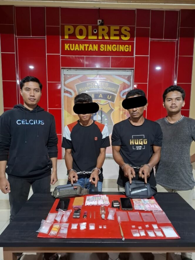 
					Tim Mata Elang Ciduk Dua Bandar Sabu di Cerenti, Puluhan Gram Barang Bukti Diamankan.