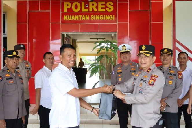 
					Lewat Bibit Pohon, Wakapolres Kuansing Rayakan Ulang Tahun Personel Sekaligus Dukung Penghijauan.