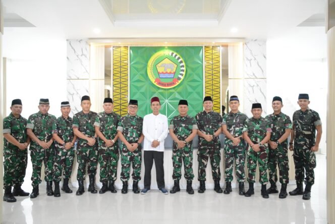 
					UAS Kunjungi KOREM 031/Wira Bima: Sebait Cahaya Menyapa Bumi Prajurit
