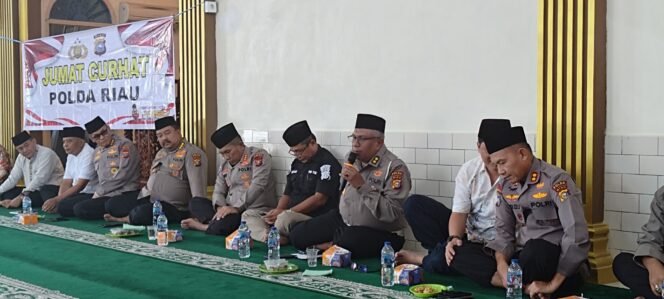 
					Dari Masjid ke Hati Warga: Jumat Curhat Polda Riau Jadi Wadah Aspirasi dan Edukasi