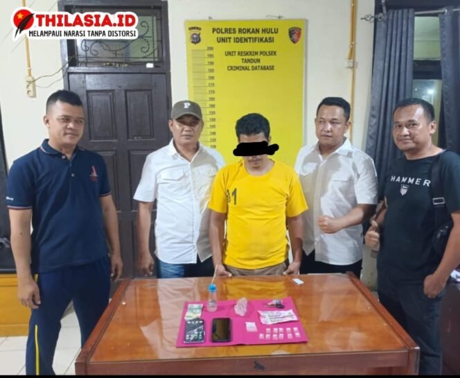 
					Dibawah Komando AKBP Emil, Polsek Tandun Ungkap Kasus Peredaran Narkotika, Pelaku Diamankan Bersama Barang Bukti.