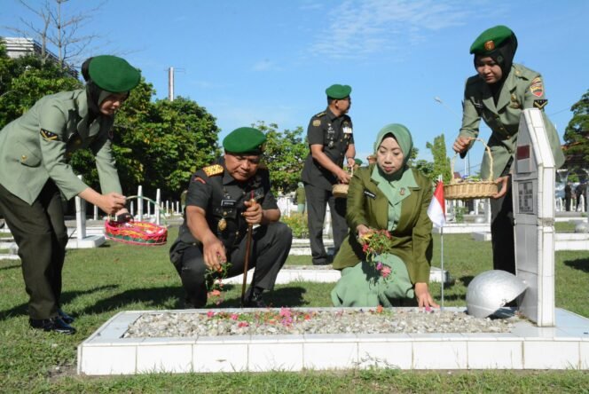 
					Kenang Jasa Pahlawan, Danrem 031/Wira Bima Pimpin Ziarah HUT ke-66 Korem.