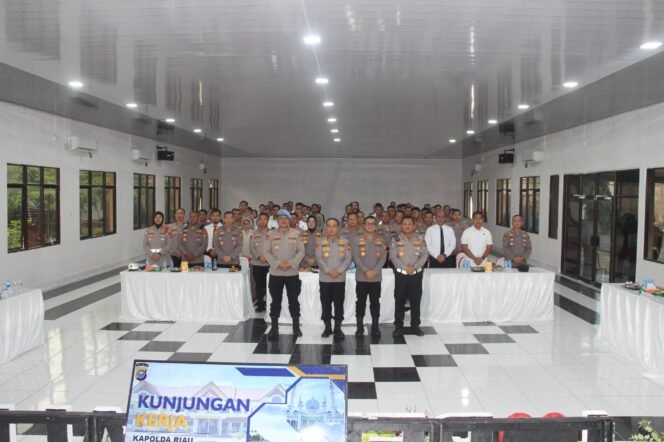 
					Kapolda Riau Menyemai Sinergi dan Keberkahan di Bengkalis, Resmikan Lapangan Tembak dan Tanam Pohon.