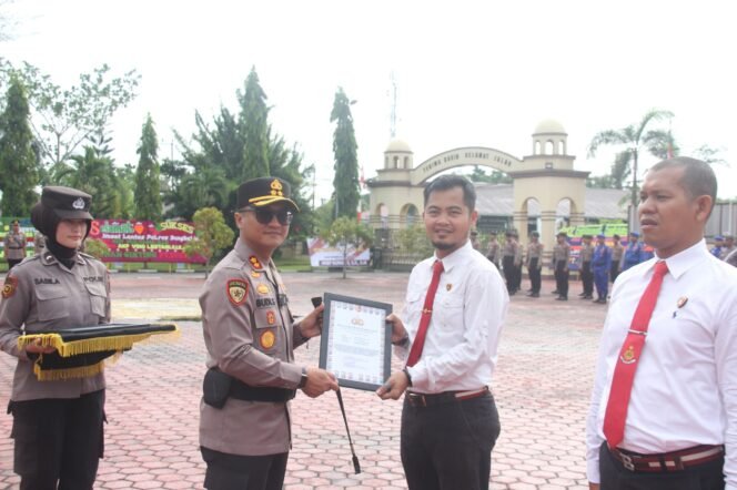 
					Kapolres Bengkalis Pimpin Upacara Serah Terima Jabatan dan Pemberian Penghargaan