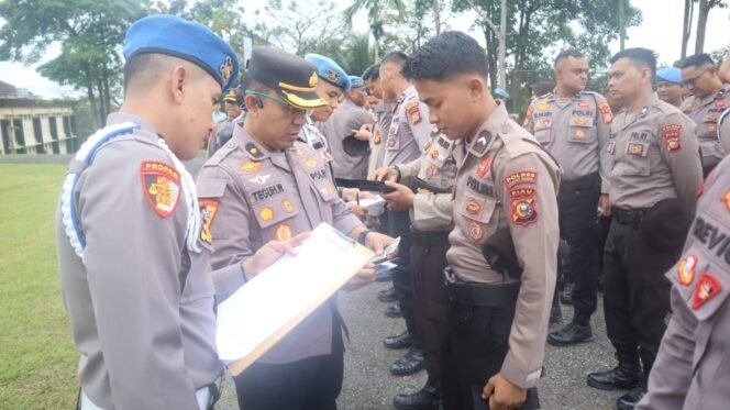 
					Sie Propam Polres Kuansing Gelar Gaktibplin: Temukan Sejumlah Pelanggaran Kelengkapan Diri Personel
