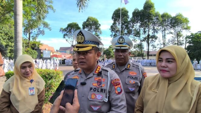 
					Gerak Cepat Polantas Riau Tangani Longsor di Jalan Lintas Taluk Kuantan – Pekanbaru