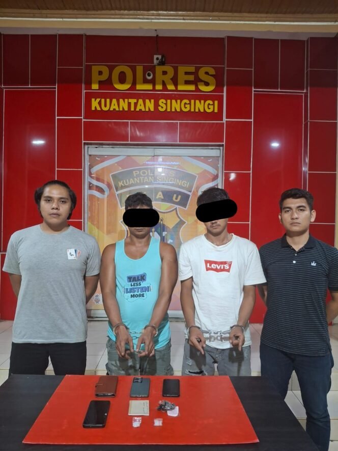 
					Sat Res Narkoba Polres Kuansing Ungkap Peredaran Shabu di Desa Jake, Dua Pengedar Diamankan.