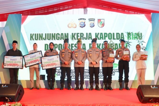 
					Kapolda Riau Kunjungi Polresta Pekanbaru: Tegaskan Komitmen Moral, Profesionalisme, dan Green Policing.
