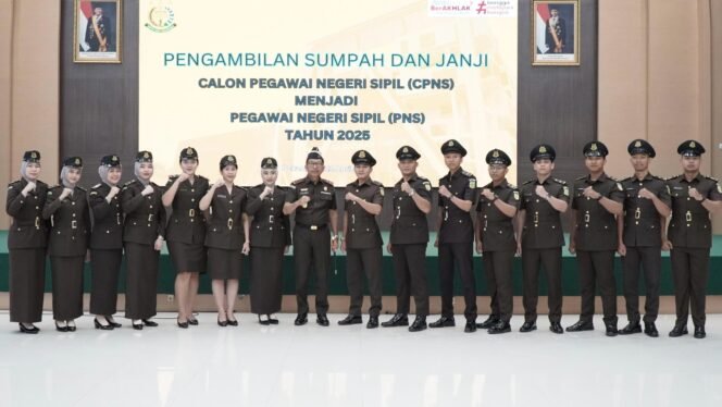 
					Pelantikan PNS Baru di Kejati Riau, Kajati Tekankan Integritas dan Pengabdian.