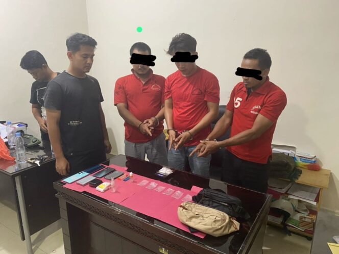 
					Polres Rohul Komitmen Berantas Narkoba Berhasil Amankan Tiga Tersangka Dan Sita 26 Paket Sabu Siap Edar