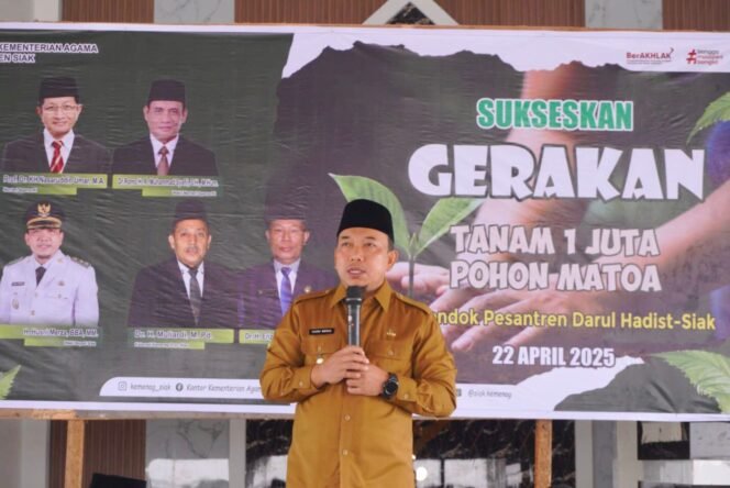 
					Sambut Hari Bumi, Wabup Husni dan Kemenag Siak Tanam Pohon Matoa.