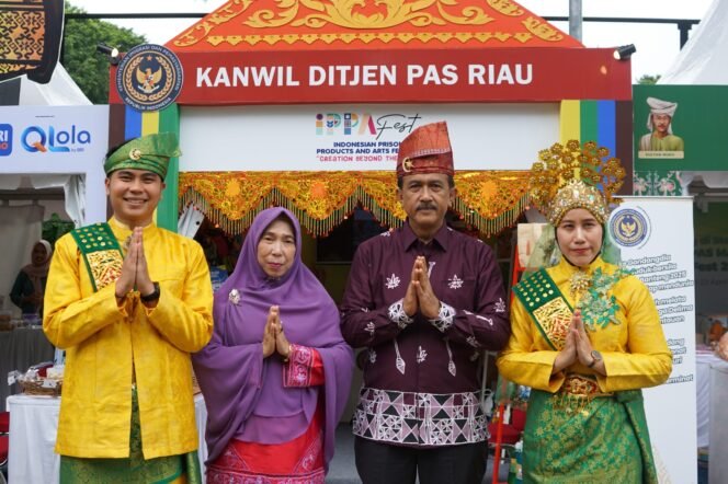 
					Panggung Kreativitas dan Harapan dari Balik Jeruji, Karya Warga Binaan Riau Bersinar di IPPA Fest 2025.