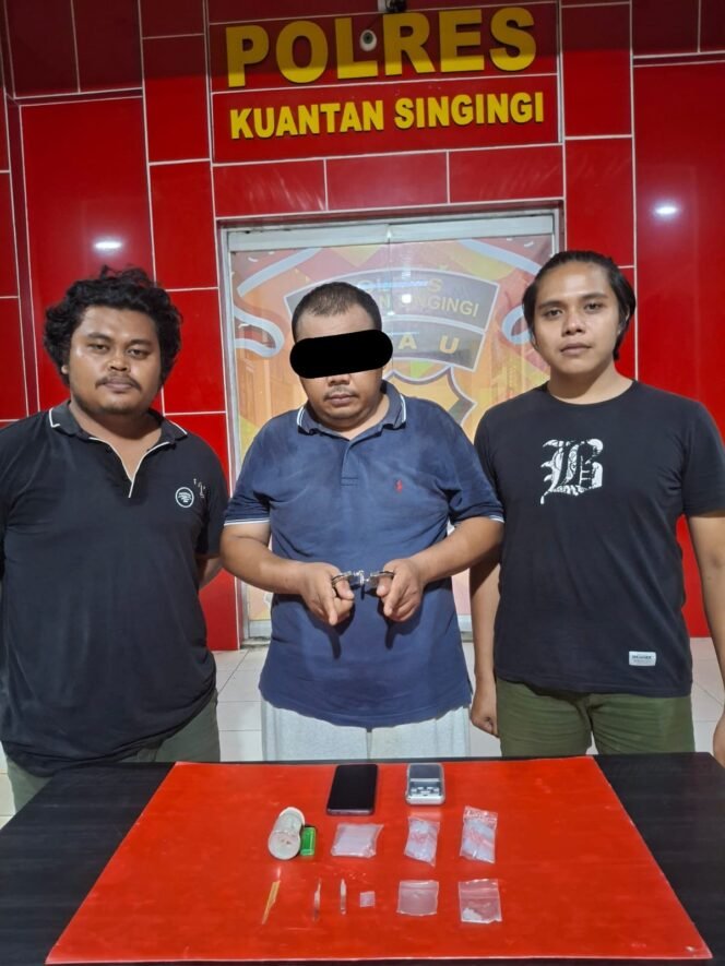 
					Tim Mata Elang Satresnarkoba Polres Kuansing Bekuk Pengedar Shabu di Muaro Sentajo