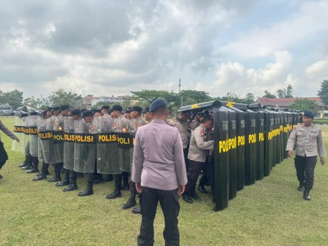 
					Polda Riau Latihan Taktis Hadapi May Day 2025 Fokus Pada Pendekatan Humanis 