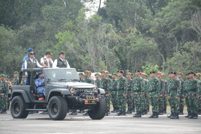 
					Danrem 031/WB Dampingi Pangdam I / BB Hadiri Apel Kesiapsiagaan Kebakaran Hutan Dan Lahan Provinsi Riau Tahun 2025 “Perkuat Sinergi Dan Kesiapan Nasional”