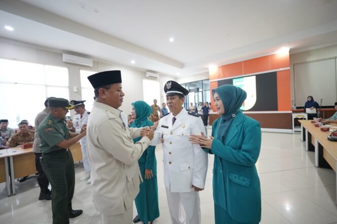 
					Polsek Kuantan Tengah Menghadiri Pelantikan Penjabat Kepala Desa Di Kabupaten Kuantan Singingi
