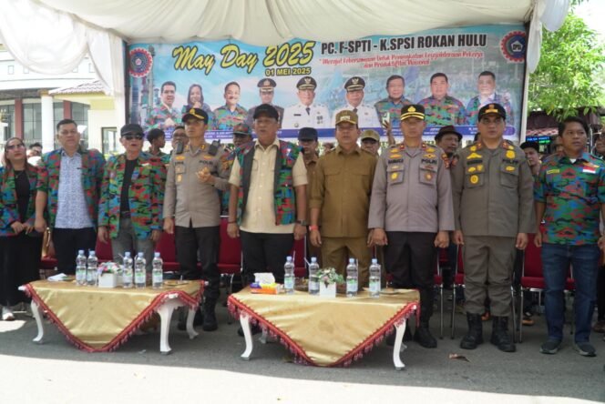 
					Momentum Perayaan May Day, Kapolres Rokan Hulu Serahkan Secara Simbolis Bibit Pohon Kepada Serikat Pekerja F.SPTI – K.SPSI.
