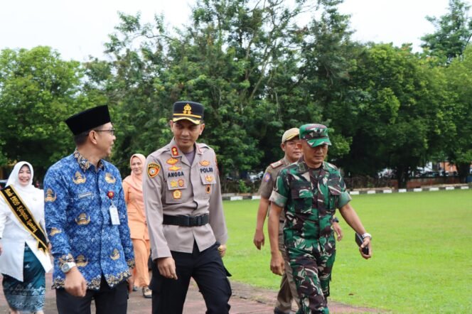 
					Kapolres Kuansing Hadiri Upacara Hari Pendidikan Nasional 2025 di Teluk Kuantan