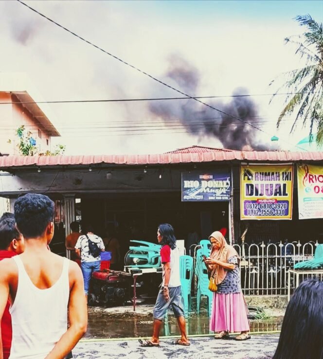 
					Ledakan Siang Bolong di Gang Pentot: Rumah Ibu Niar Ludes Dilalap Api