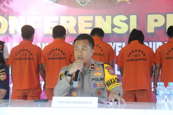 
					Polres Bengkalis Bongkar Sindikat Selundupan Malaysia: Ribuan Karung Bawang Merah & Ban Bekas Diamankan