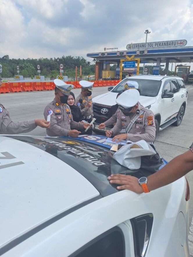 
					Polda Riau Sisir Tol Pekanbaru–Dumai: Razia Kecepatan dan Tes Alkohol Demi Keselamatan